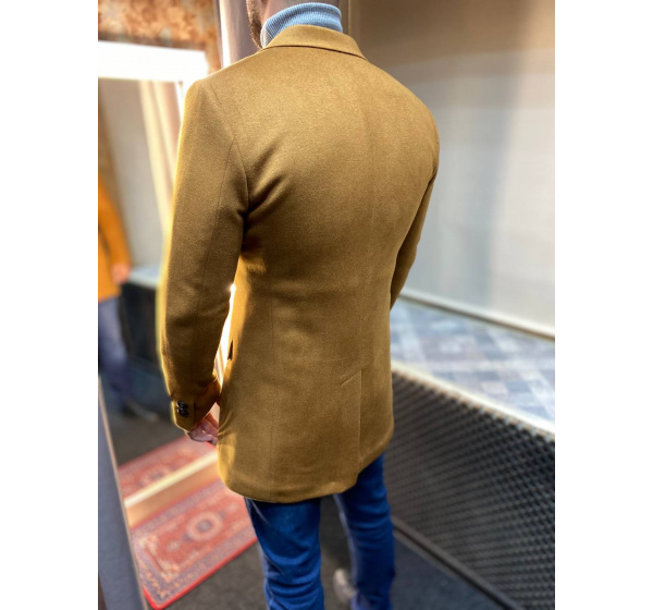 Пальто горчичного цвета