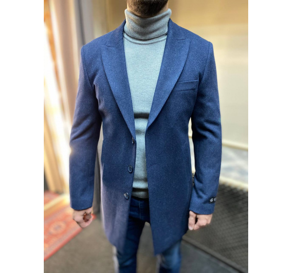 Пальто синего цвета