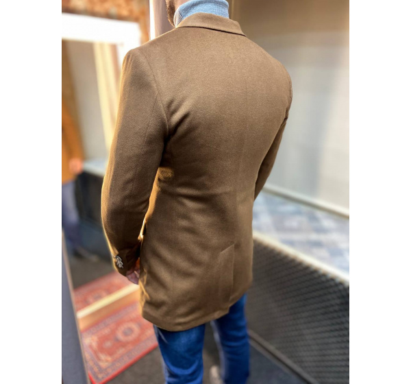 Пальто бежевого цвета